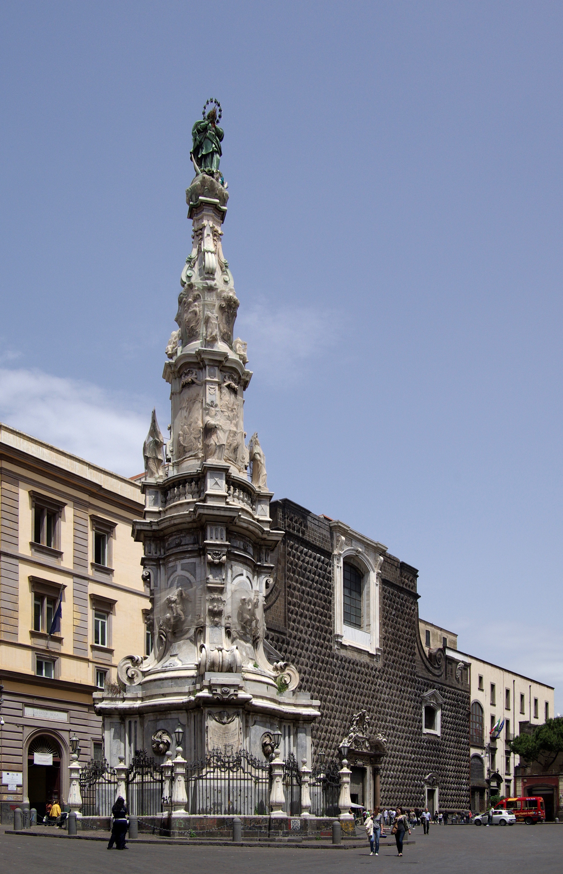 Obelisco in piazza del Gesù - Napoli BW 2013-05-16