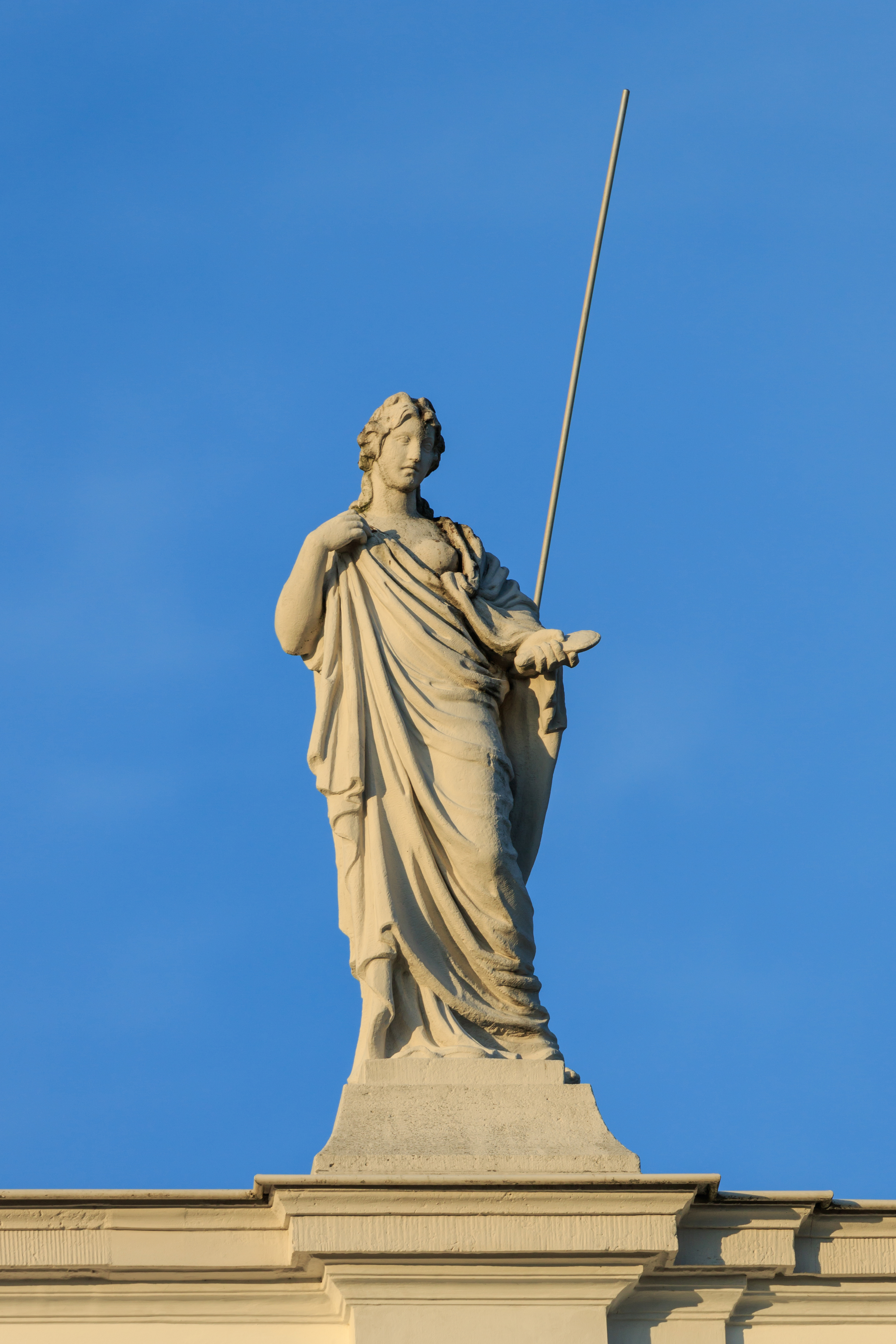Oranienburg Palace 11-2016 statue3