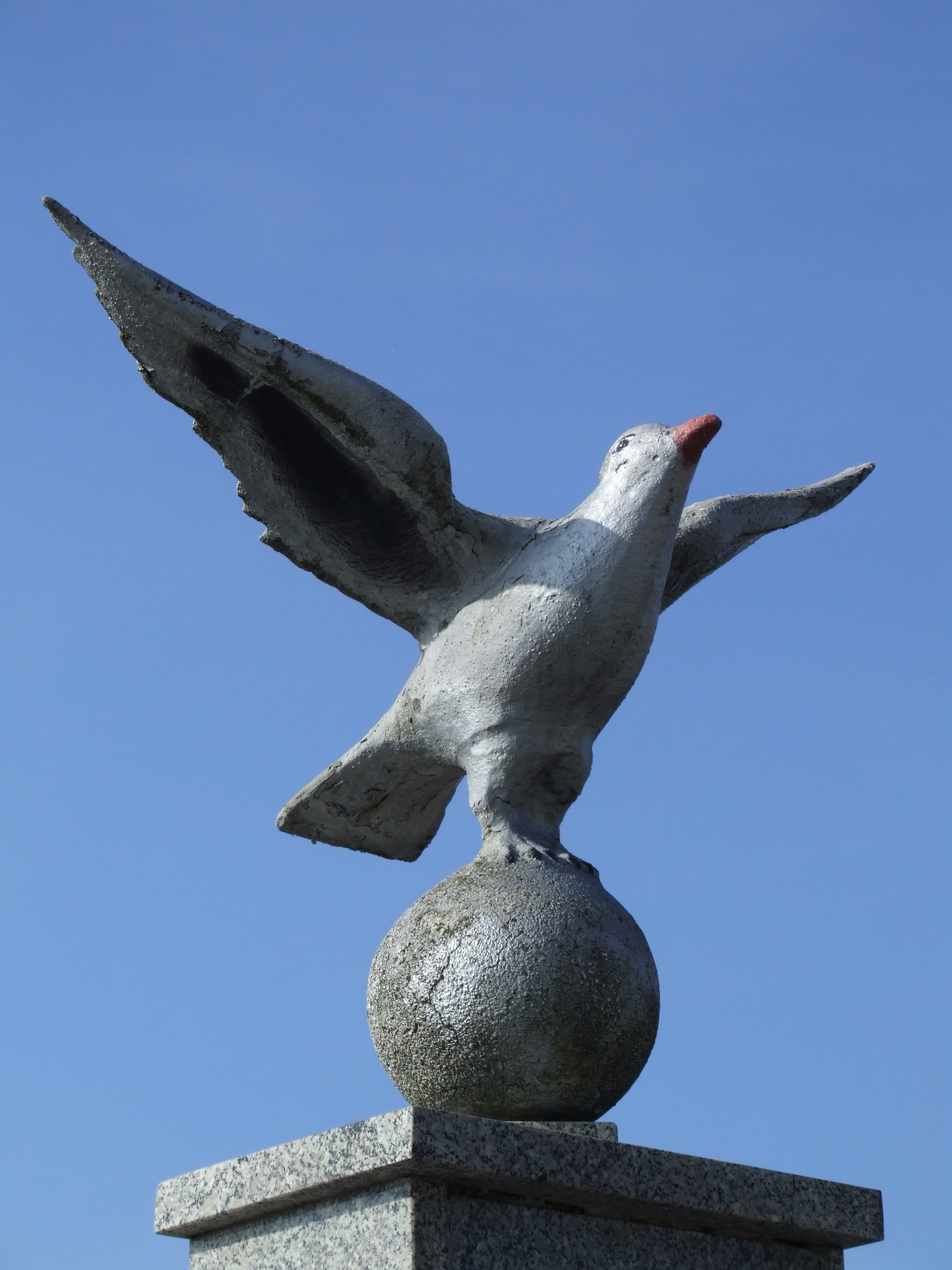 Pigeon - sculpture in Ober Lazisk