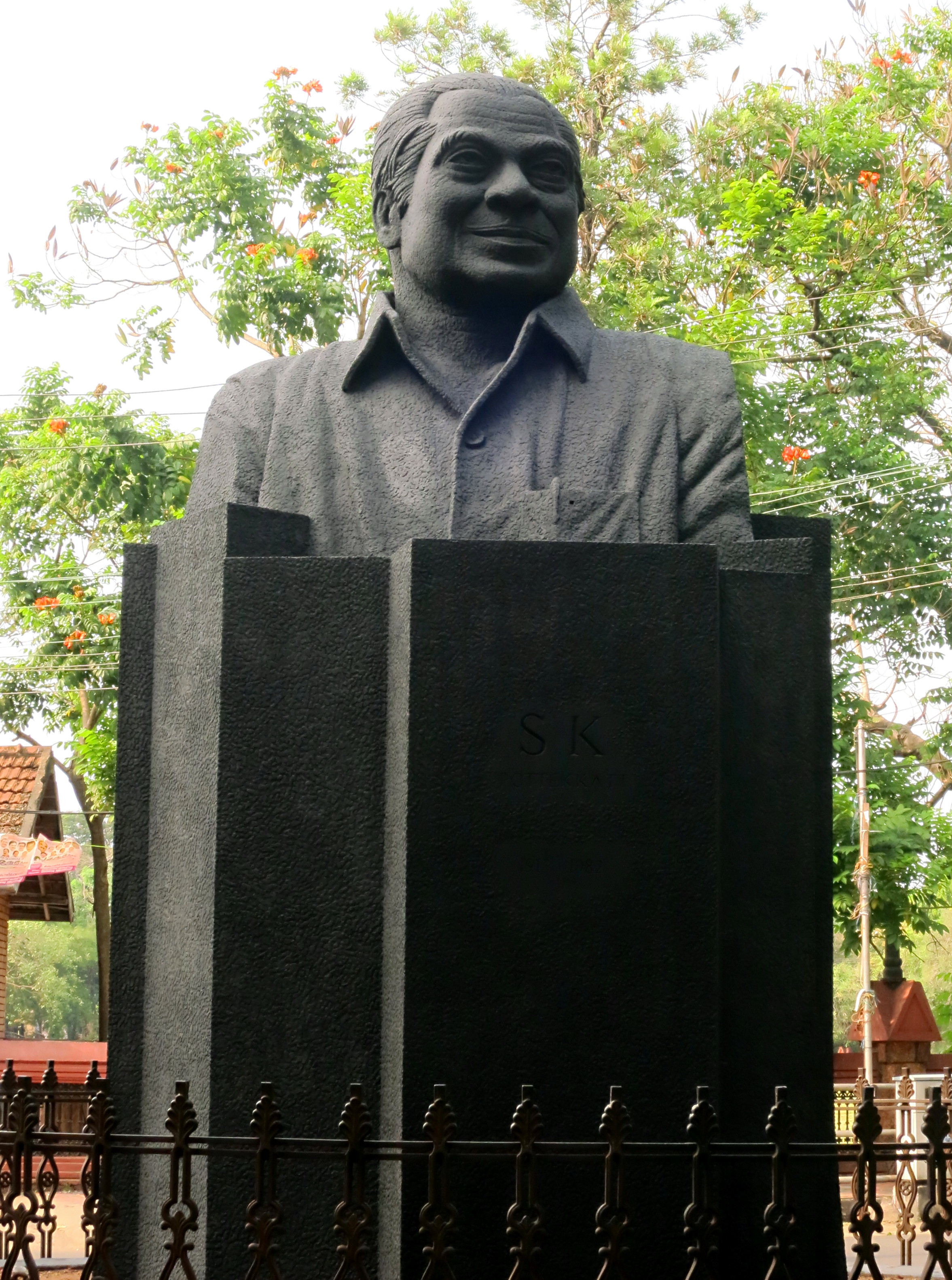 Pottekkat Bust 1