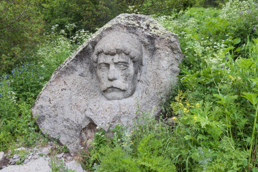 2014 Prowincja Wajoc Dzor, Dżermuk, Rzeźba w skale (02)