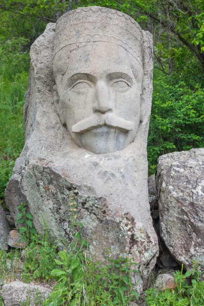 2014 Prowincja Wajoc Dzor, Dżermuk, Rzeźba w skale (04)