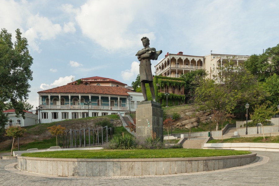 2014 Tbilisi, Pomnik Mikołaja Barataszwili (03)