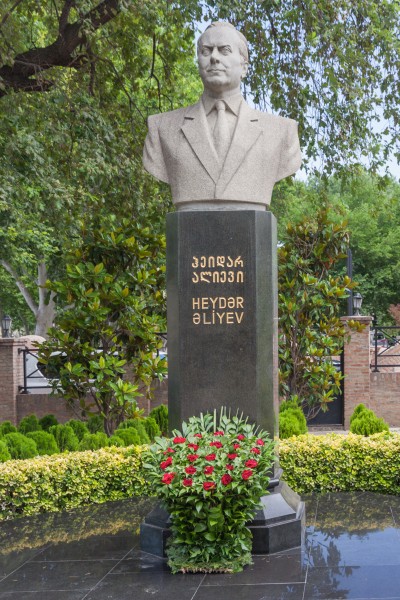 2014 Tbilisi, Popiersie Heydəra Əliyeva (02)
