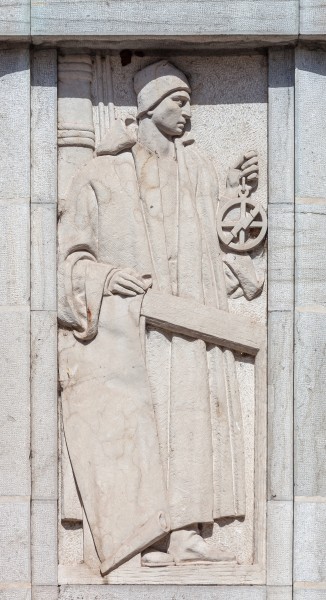 2016 Baixorelevo na escultura de João Gonçalves Zarco Funchal. Madeira. Portugal-35