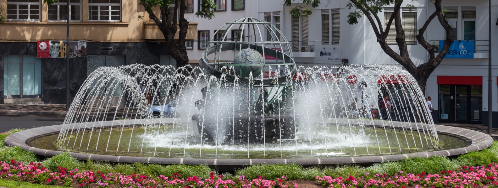 2016 Escultura e fonte. Funchal. Madeira. Portugal-105