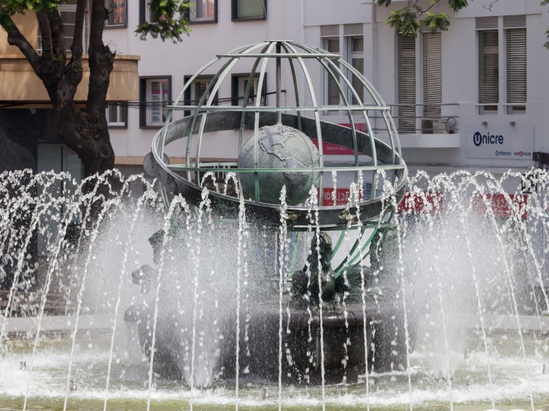 2016 Escultura e fonte. Funchal. Madeira. Portugal-107