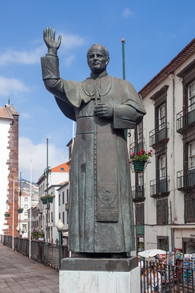 2016 Estatua de Xoán Paulo II en Funchal. Madeira. Portugal-41