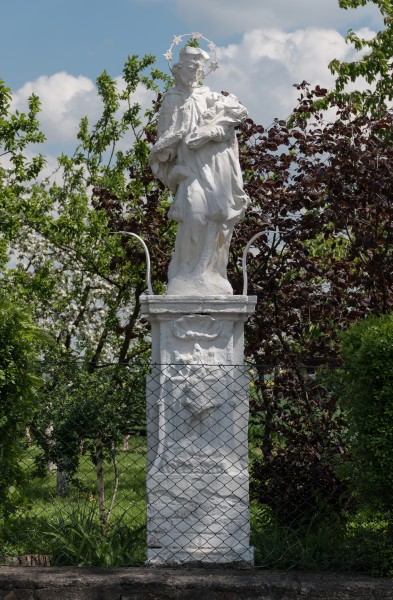 2016 Figura św. Jana Nepomucena w Przyłęku 01