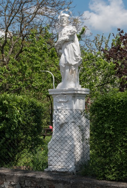 2016 Figura św. Jana Nepomucena w Przyłęku 02