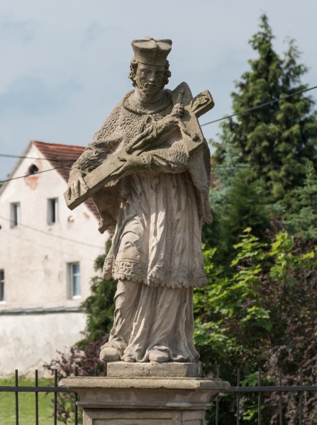 2016 Figura św. Jana Nepomucena w Wilkanowie 02