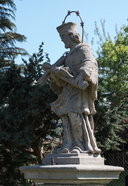2016 Figura św. Jana Nepomucena w Wojciechowicach 02