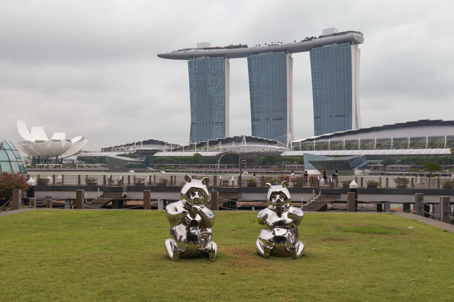 2016 Singapur, Downtown Core, Rzeźby Hehe i Xiexie (06)