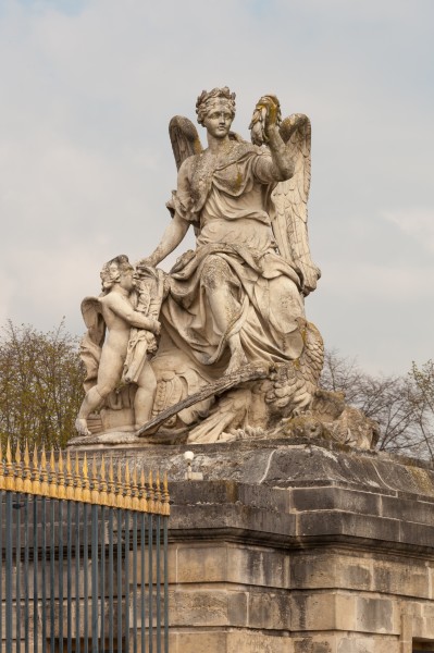 2017. Escultura. La Victoire sur l'Empire. Palacio de Versailles V03. Francia