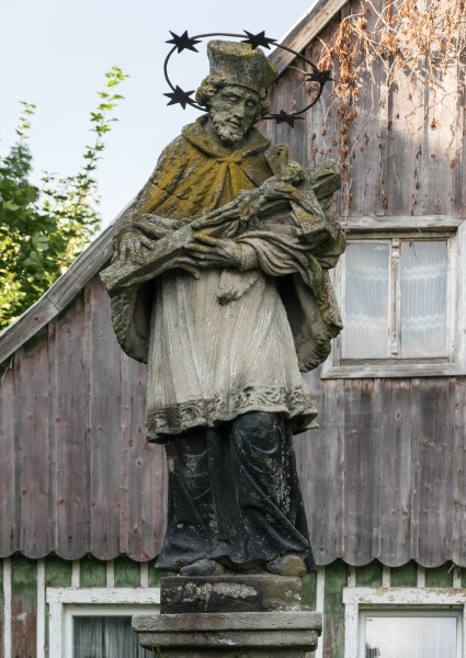 2018 Figura św. Jana Nepomucena w Starej Łomnicy 2