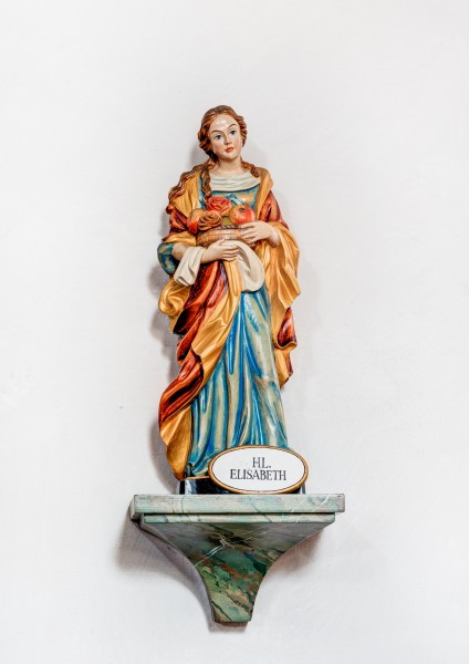 Amlingstadt-St.Elisabeth-statue-1010067-HDR