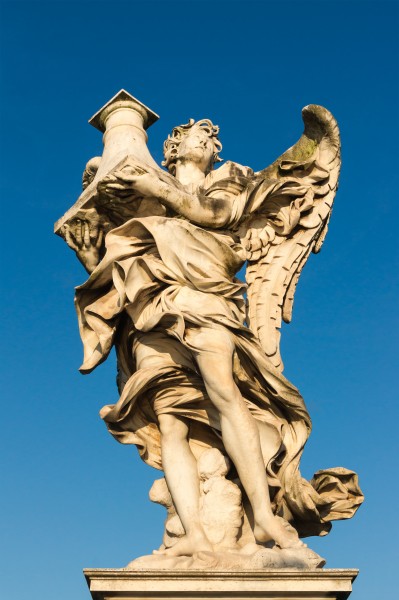 Ange à la colonne d'Antonio Raggi, pont Sant'Angelo, Rome, Italie