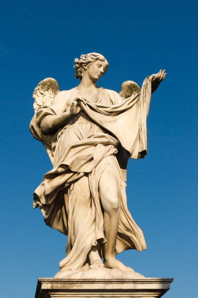 Ange portant le voile de sainte Véronique de Cosimo Fancelli, Pont Saint-Ange, Rome, Italie