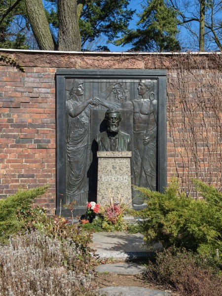 B-Friedrichsfelde Zentralfriedhof 03-2015 img14 Wilhelm Liebknecht