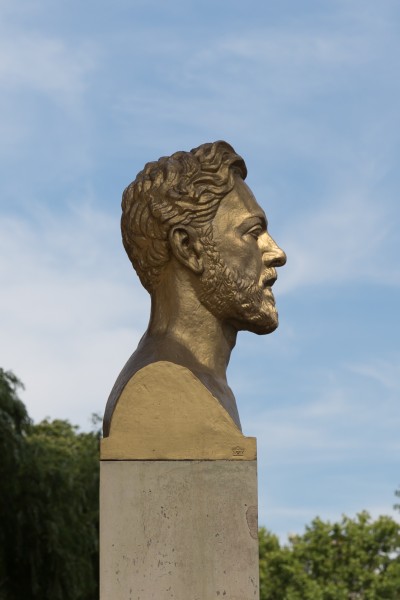Buste Gustave Eiffel - 20150801 14h57 (10618)
