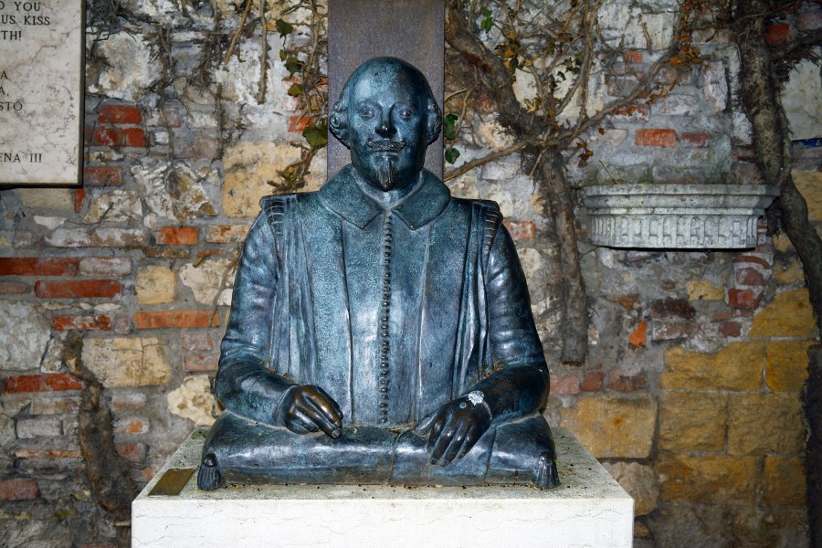 Busts of William Shakespeare in Tomba di Giulietta (Verona)
