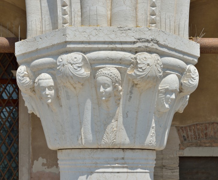 Capitello Dame e Cavalieri Palazzo Ducale Venezia