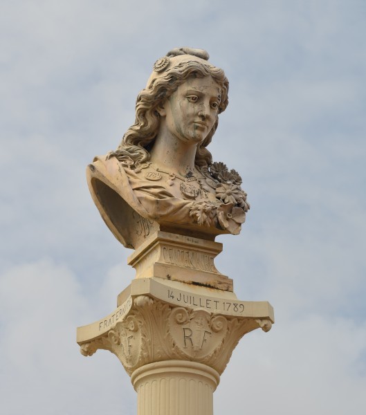 Cayenne place des palmistes - colonne de la république buste 1889