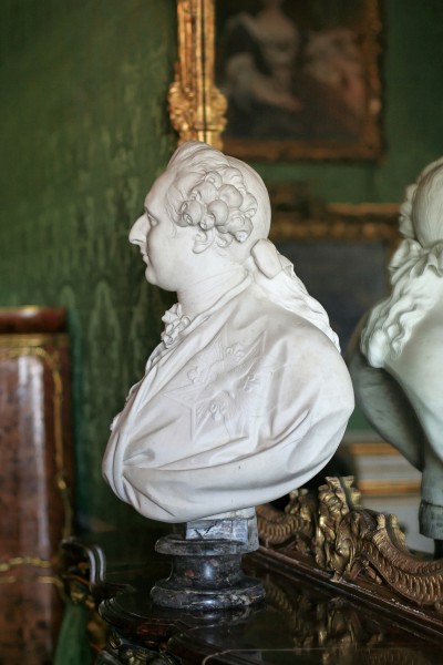 Château de Versailles, appartements du Dauphin et de la Dauphine, chambre du Dauphin, buste de Louis XVI, Augustin Pajou (1779) 02