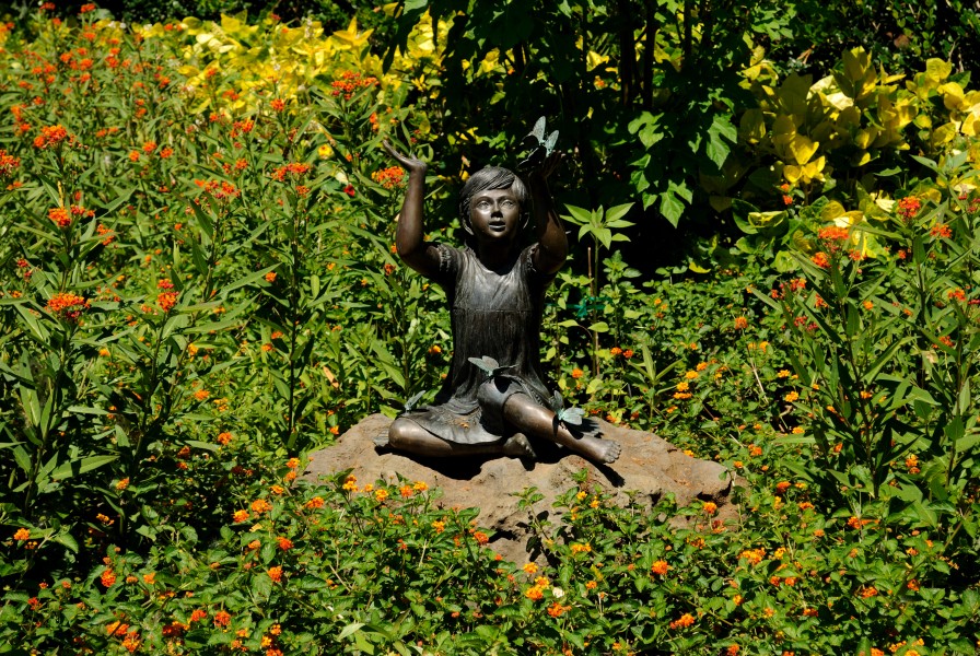 Child sculpture @ Butterfly Garden (4719372995)