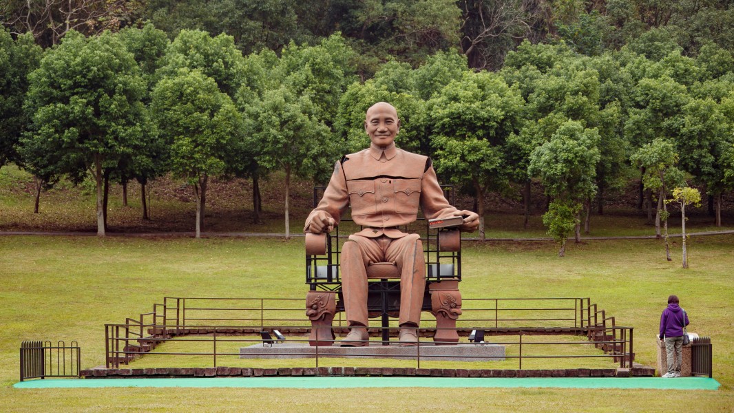 Cih-hu Taiwan Chiang-Kai-Shek-Statue-Park-02