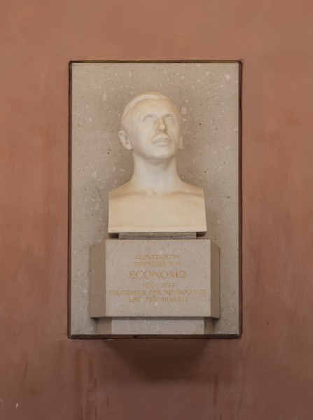 Constantin von Economo (1865-1935), Nr. 139, bust (marble) in the Arkadenhof of the University of Vienna-3264-HDR