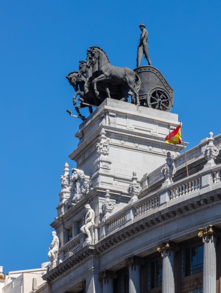 Cuadriga del edificio del Banco de Bilbao, calle de Alcalá, Madrid, España, 2017-05-18, DD 06