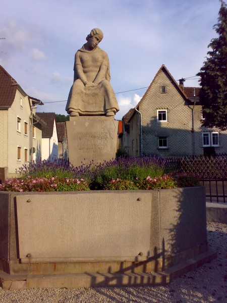 Dorfweil Kriegerdenkmal Totale
