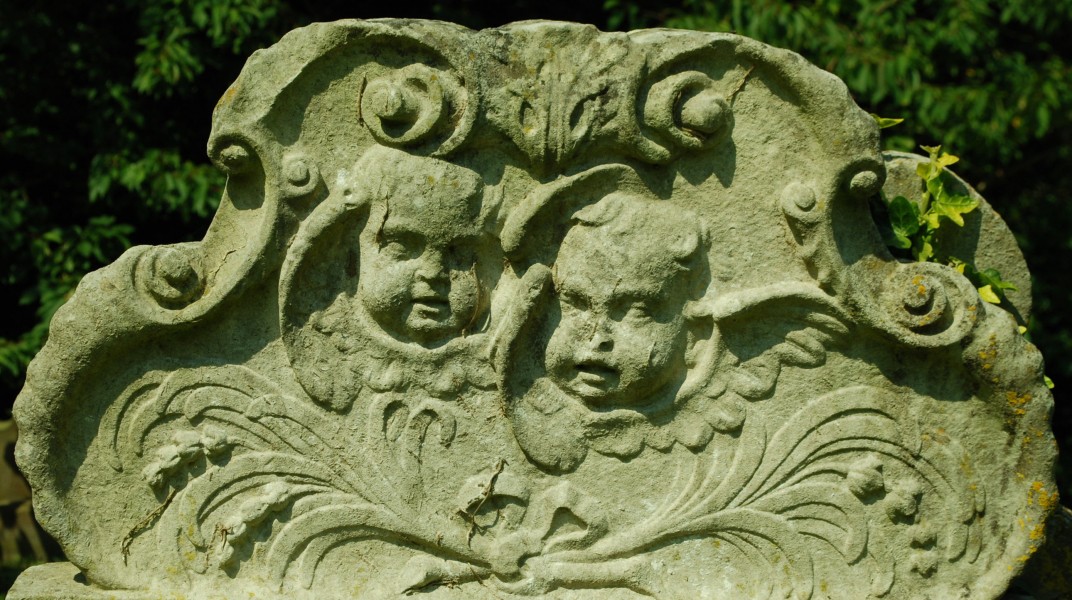 DSC 7457-gravestone crop