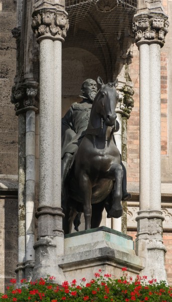 Equestrian statue Prince Regent Luitpold Rathaus Munich face