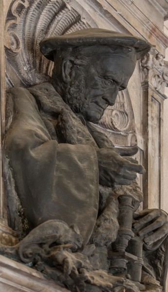 Ernst Wilhelm von Brücke (1819-1892), physician, Nr. 125, torso (bronze) in the Arkadenhof of the University of Vienna-3567