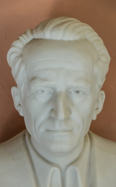 Erwin Schrödinger (1887-1961), Nr. 112, bust (marble) in the Arkadenhof of the University of Vienna-2950