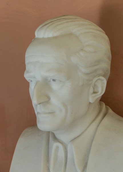 Erwin Schrödinger (1887-1961), Nr. 112, bust (marble) in the Arkadenhof of the University of Vienna-2952