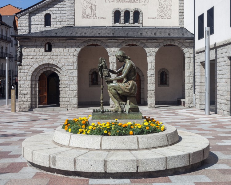 Escultura de J. Viladomat perante a igrexa parroquial de Sant Pere Mártir. Escaldes-Engordany. Andorra 62