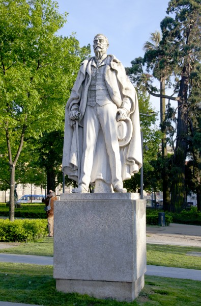 Estátua de Ramalho Ortigão, Jardim da Cordoaria, Oporto, Portugal, 2012-05-09, DD 01