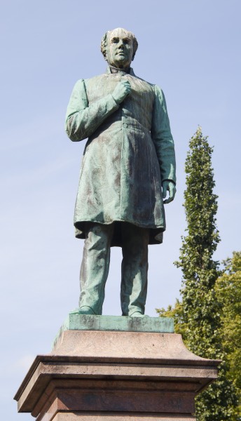 Estatua de Johan Ludvig Runeberg, Esplanadi, Helsinki, Finlandia, 2012-08-14, DD 03