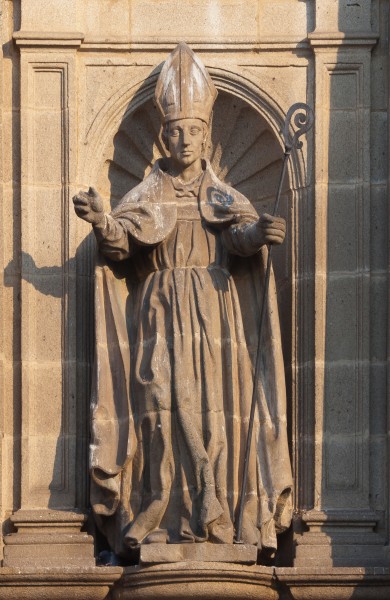 Estatua no frontal do Mosteiro de San Salvador de Celanova - Galiza
