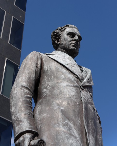 Euston station MMB A9 Statue of Robert Stephenson