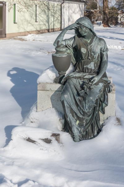 Ferlach Parkfriedhof Skulptur Die Trauernde 28012017 6205