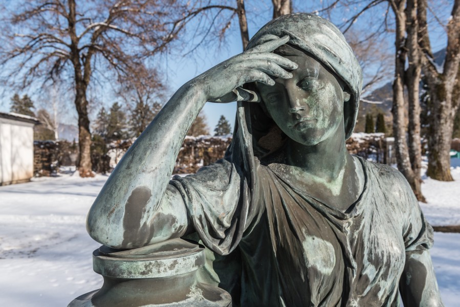 Ferlach Parkfriedhof Skulptur Die Trauernde 28012017 6220