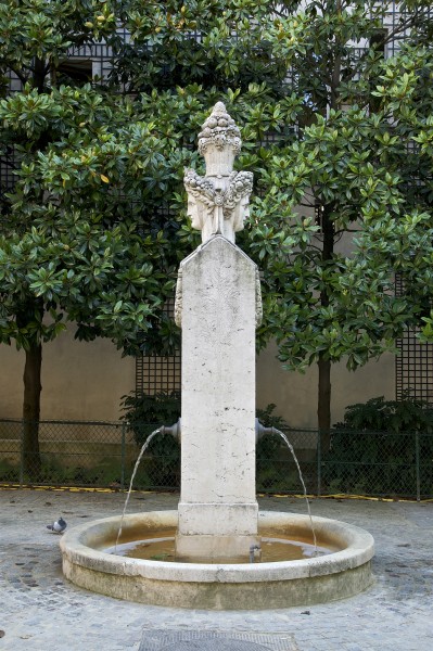 Fontaine Marché-aux-Carmes abondance commerce