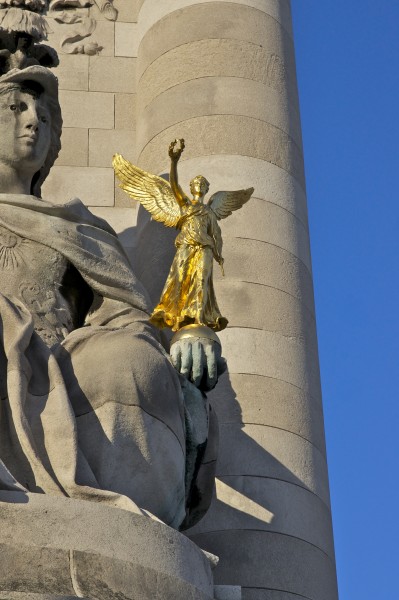 France Louis XIV détail victoire dorée pont Alexandre III