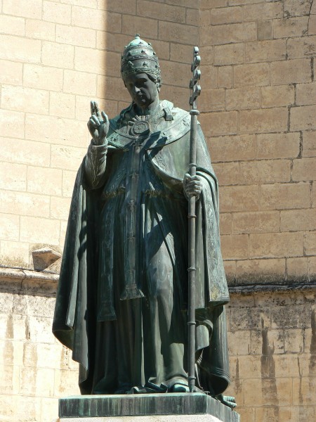 France Lozère Mende Statue d'Urbain V 2