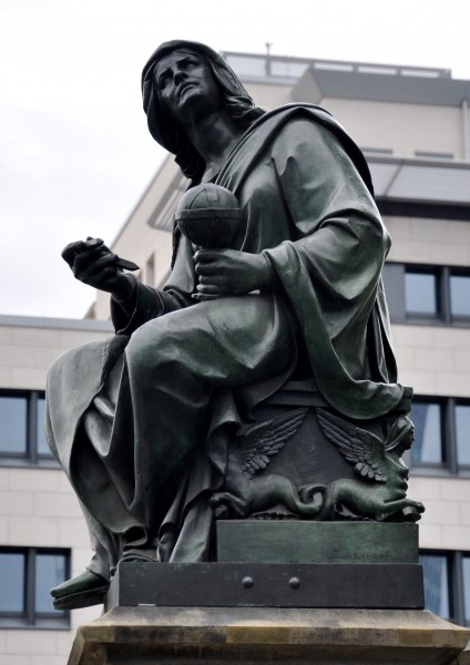 Frankfurt Gutenberg-Denkmal Allegorie Naturforschung