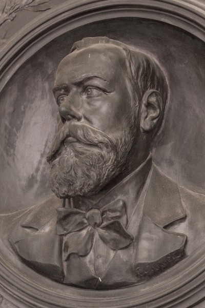 Franz Hofmann (Nr. 18) - Bronce relief in the Arkadenhof, University of Vienna - 0294